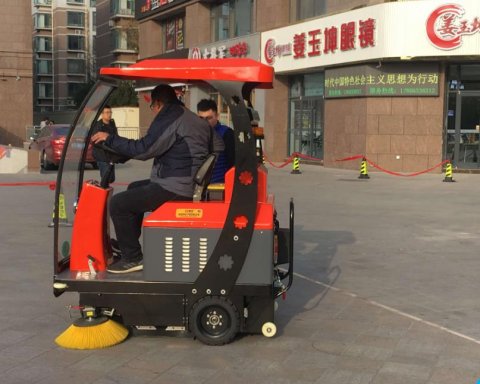 淄博商業街DX1400掃地機交貨現場